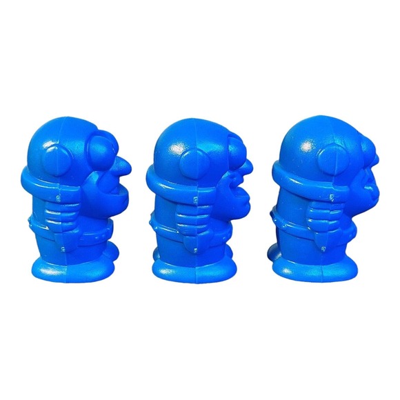 KooKooNauts Game Milton Bradley 3X BLUE Astronaut Replacement Pieces 1995 RARE - Picture 2 of 4